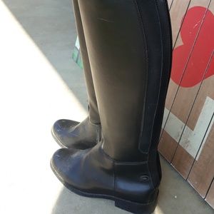 Riding boots